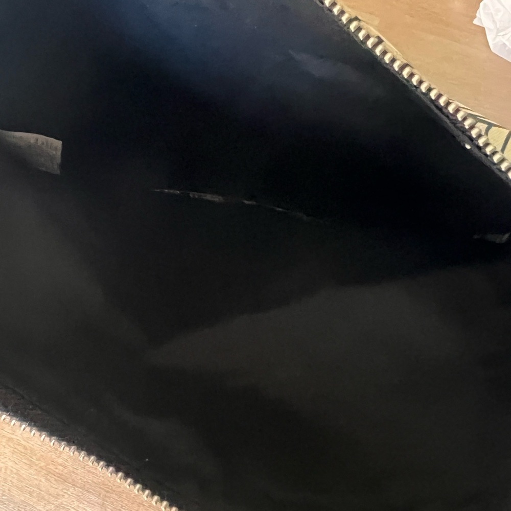 Good conditionPetunia Pickle Bottom PBB Crossbody Clutch (discontinued model) - Picture 7 of 9